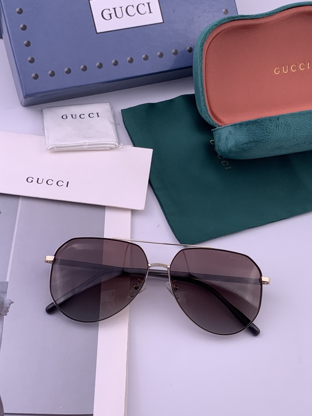Gucci 。 高品质男女款墨镜 👍 进口宝丽来偏光镜片 。蛤蟆镜 开车钓鱼都可 。百搭显瘦墨镜韩版男士