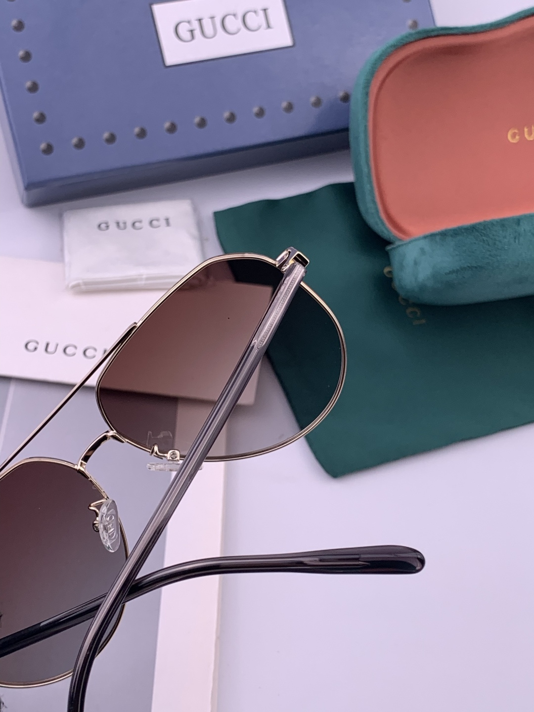 Gucci 。 高品质男女款墨镜 👍 进口宝丽来偏光镜片 。蛤蟆镜 开车钓鱼都可 。百搭显瘦墨镜韩版男士