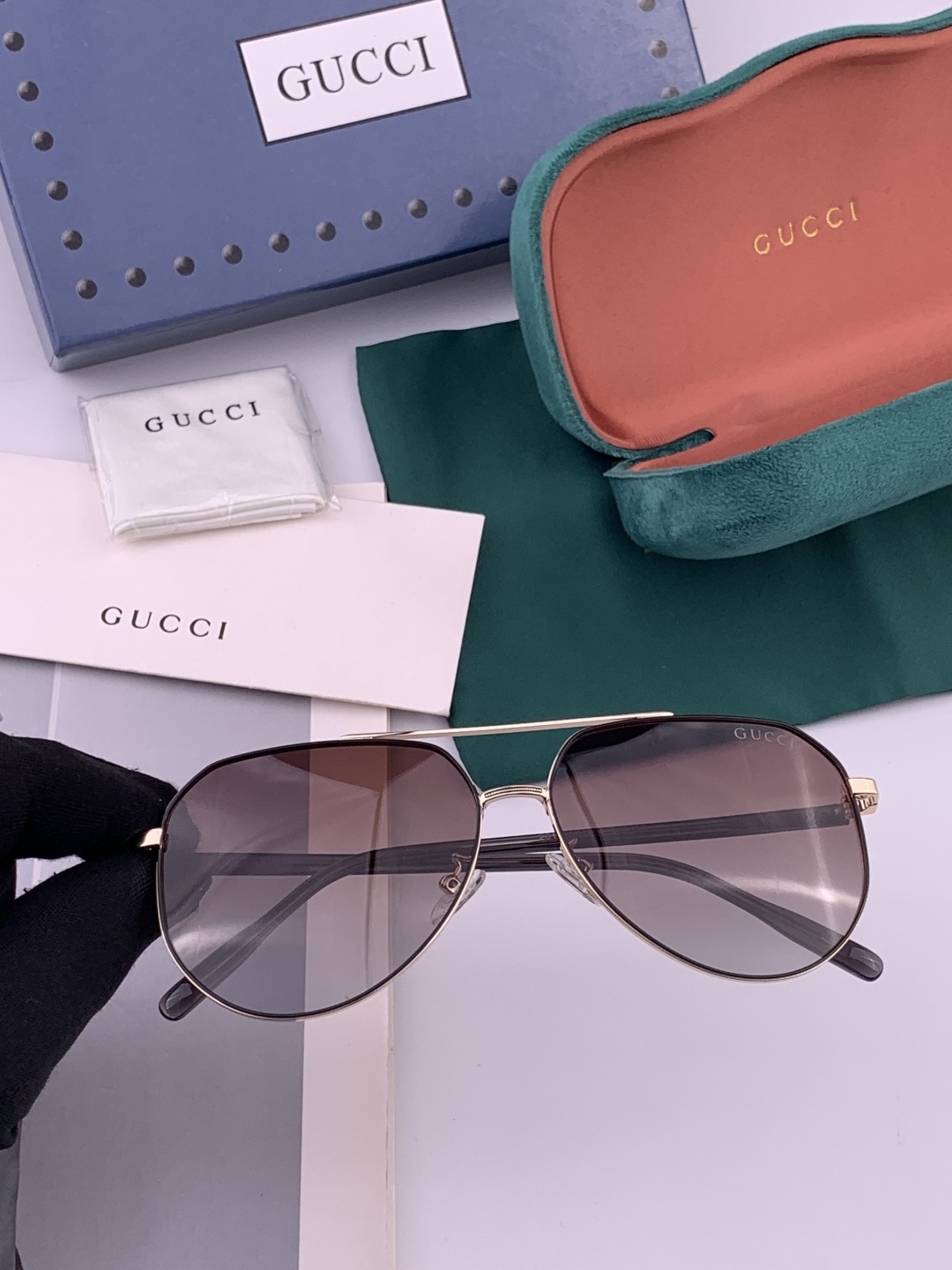 Gucci 。 高品质男女款墨镜 👍 进口宝丽来偏光镜片 。蛤蟆镜 开车钓鱼都可 。百搭显瘦墨镜韩版男士