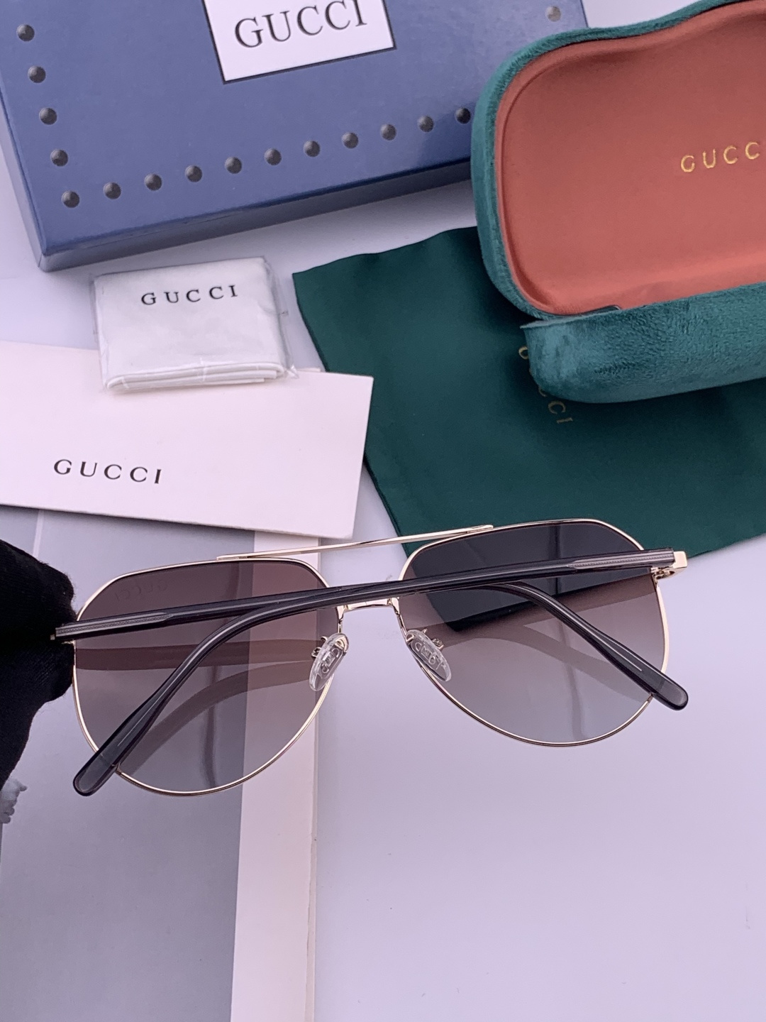Gucci 。 高品质男女款墨镜 👍 进口宝丽来偏光镜片 。蛤蟆镜 开车钓鱼都可 。百搭显瘦墨镜韩版男士