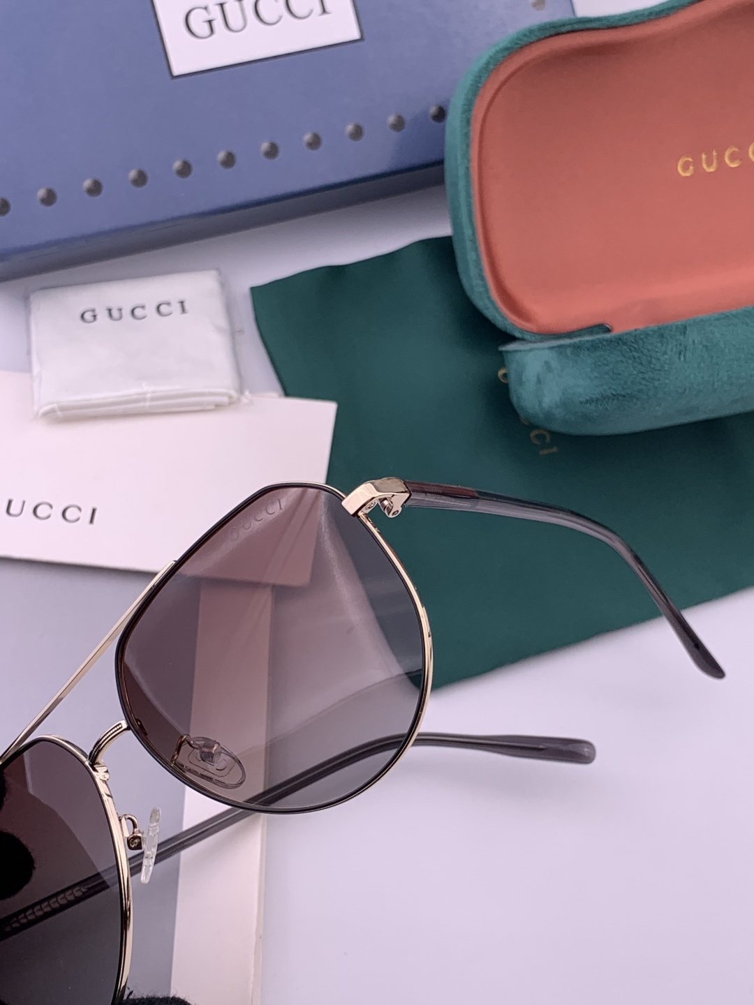 Gucci 。 高品质男女款墨镜 👍 进口宝丽来偏光镜片 。蛤蟆镜 开车钓鱼都可 。百搭显瘦墨镜韩版男士