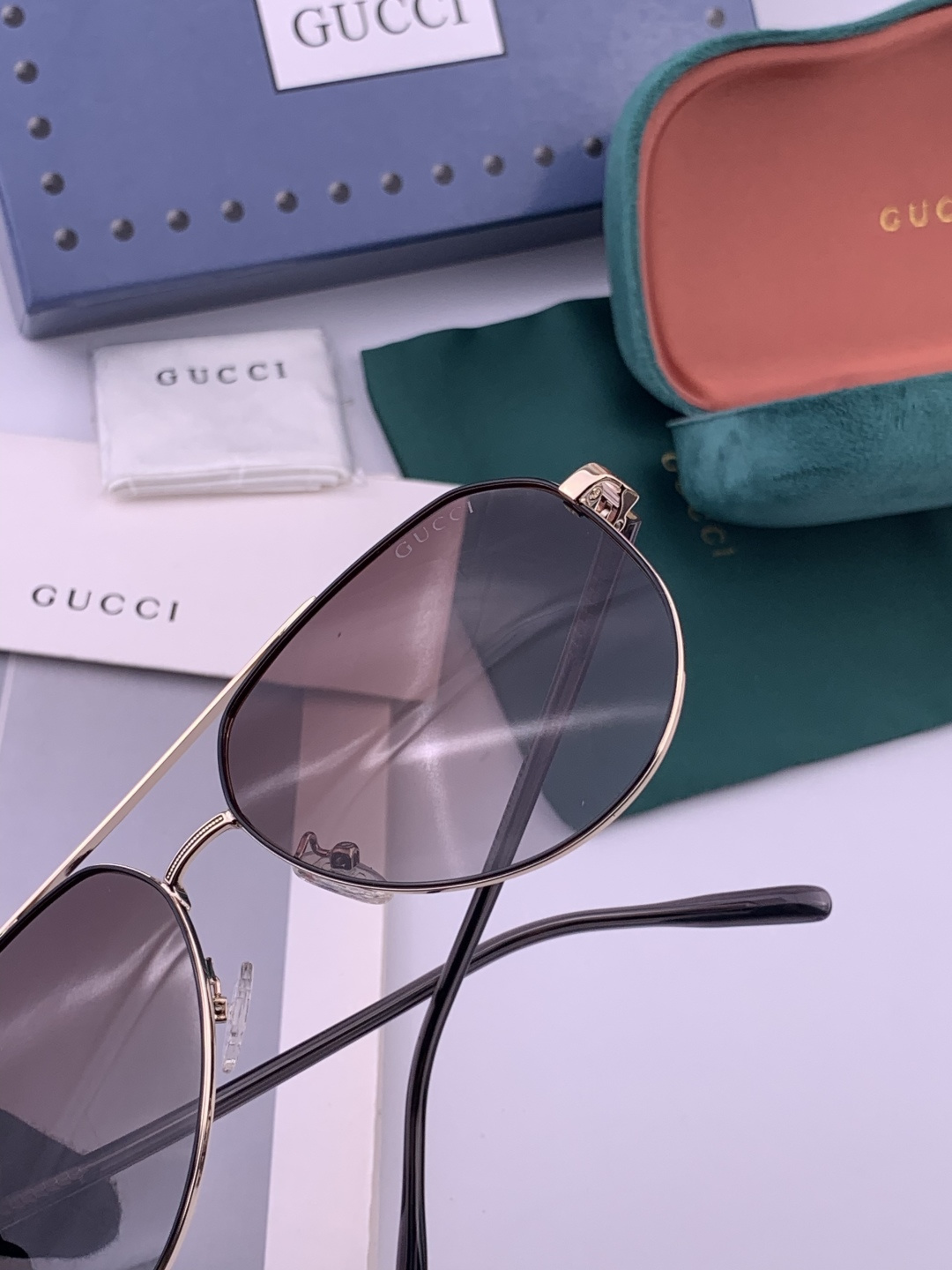 Gucci 。 高品质男女款墨镜 👍 进口宝丽来偏光镜片 。蛤蟆镜 开车钓鱼都可 。百搭显瘦墨镜韩版男士