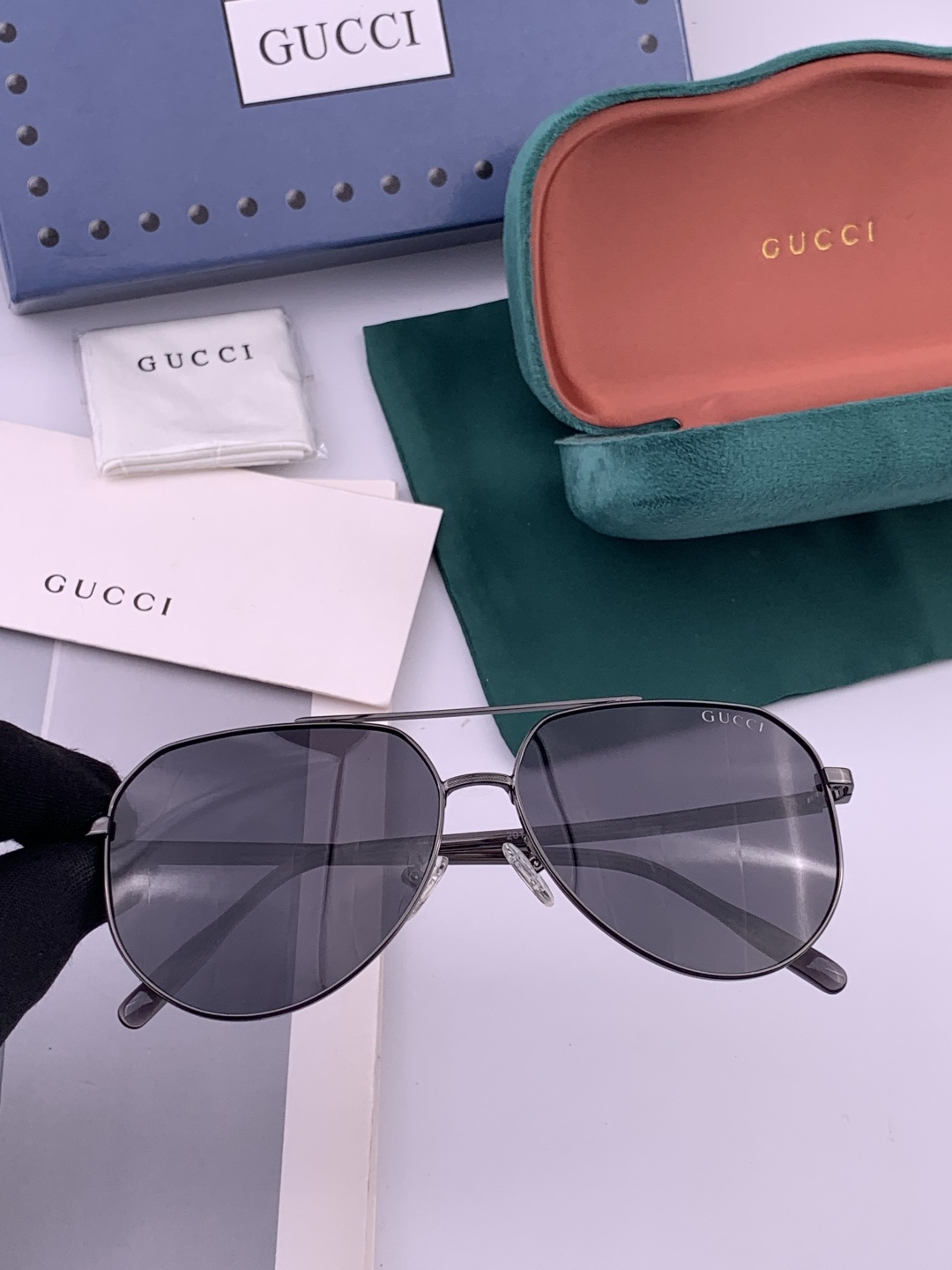 Gucci 。 高品质男女款墨镜 👍 进口宝丽来偏光镜片 。蛤蟆镜 开车钓鱼都可 。百搭显瘦墨镜韩版男士
