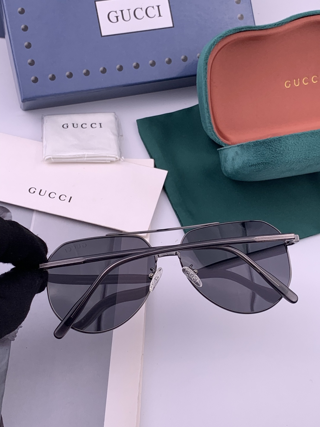 Gucci 。 高品质男女款墨镜 👍 进口宝丽来偏光镜片 。蛤蟆镜 开车钓鱼都可 。百搭显瘦墨镜韩版男士
