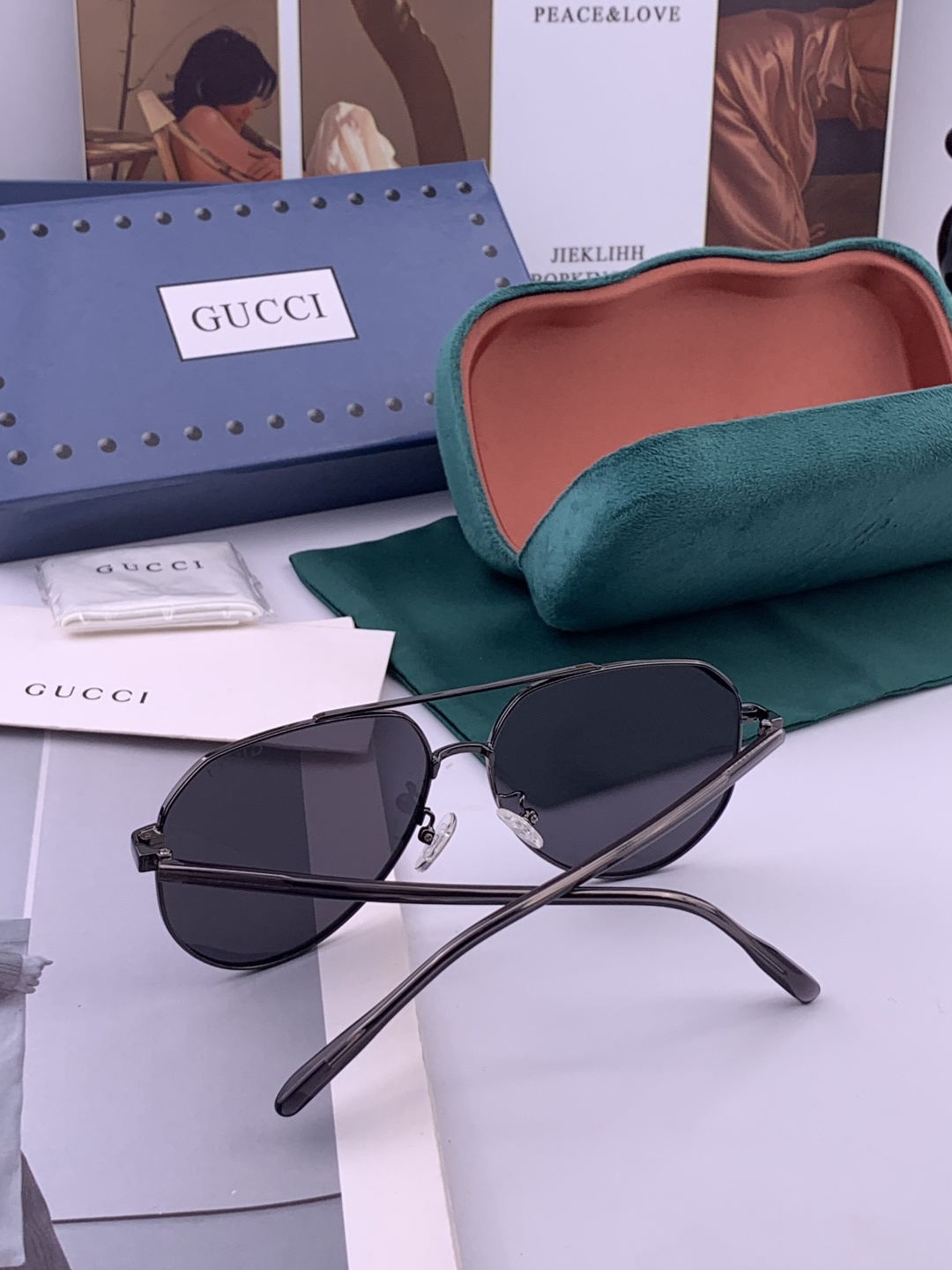 Gucci 。 高品质男女款墨镜 👍 进口宝丽来偏光镜片 。蛤蟆镜 开车钓鱼都可 。百搭显瘦墨镜韩版男士