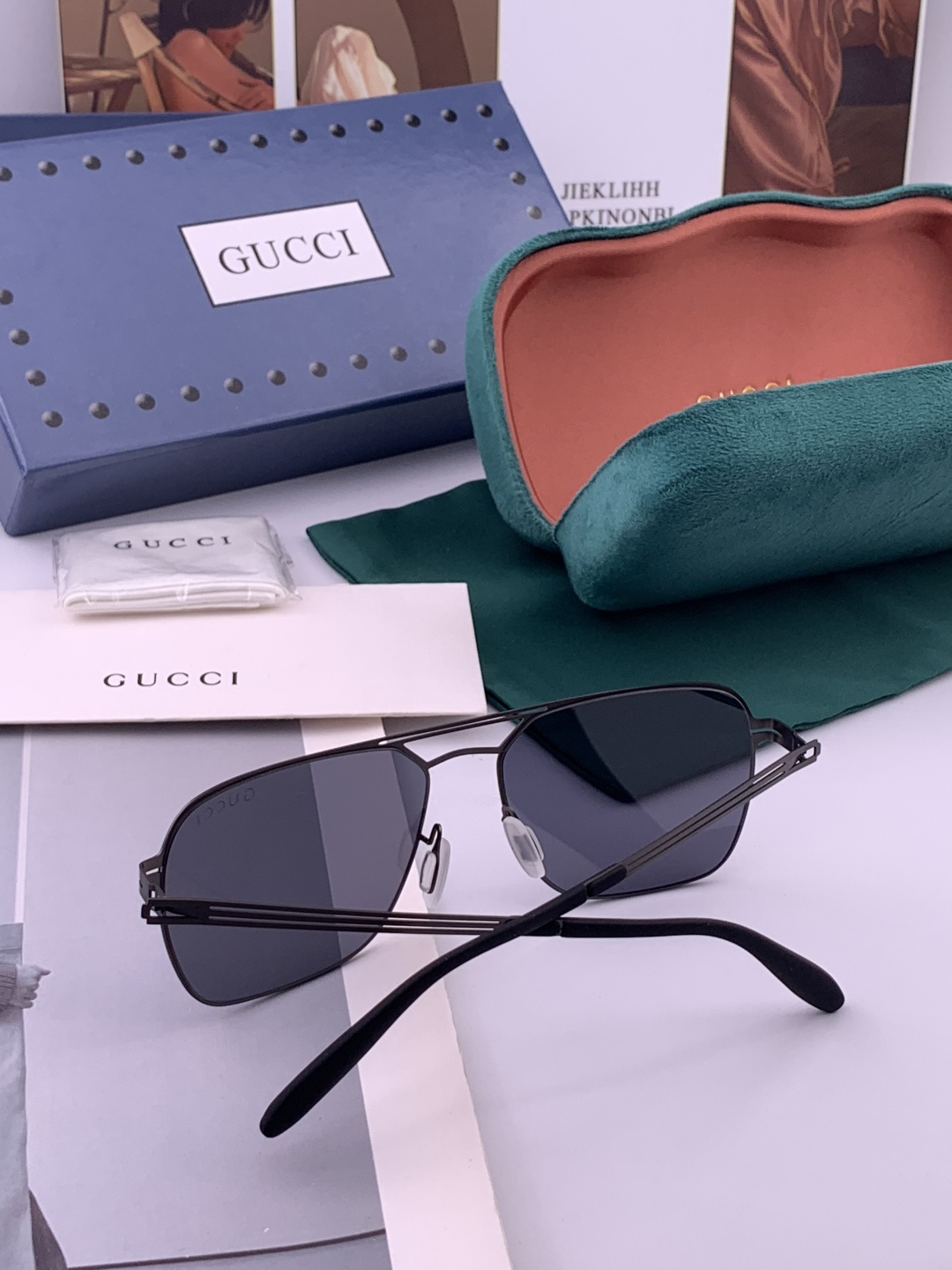 ♦️ GUCCI 新款男女情侣款太阳镜iP电镀永不褪色 超轻超有弹性整幅眼镜无螺丝重要的是压不坏 高清尼
