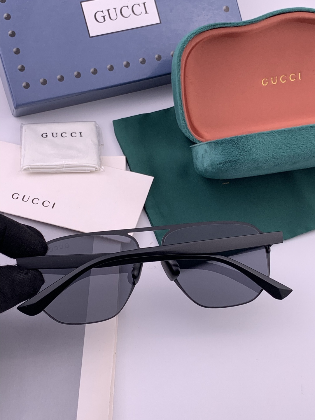 GUCCI 男款炫彩飞行员偏光太阳镜 ❤️材质：高清尼龙加厚卡槽高清偏光镜片 🌹无边框镜架💕颜👍型号：G