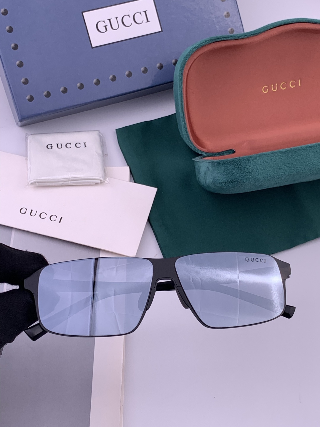 GUCCI 男款炫彩飞行员偏光太阳镜 ❤️材质：高清尼龙加厚卡槽高清偏光镜片 🌹无边框镜架💕颜👍型号：G