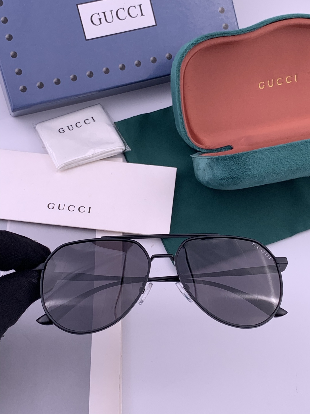 Gucci 。 高品质男女款墨镜 👍 进口宝丽来偏光镜片 。蛤蟆镜 开车钓鱼都可 。百搭显瘦墨镜韩版男士