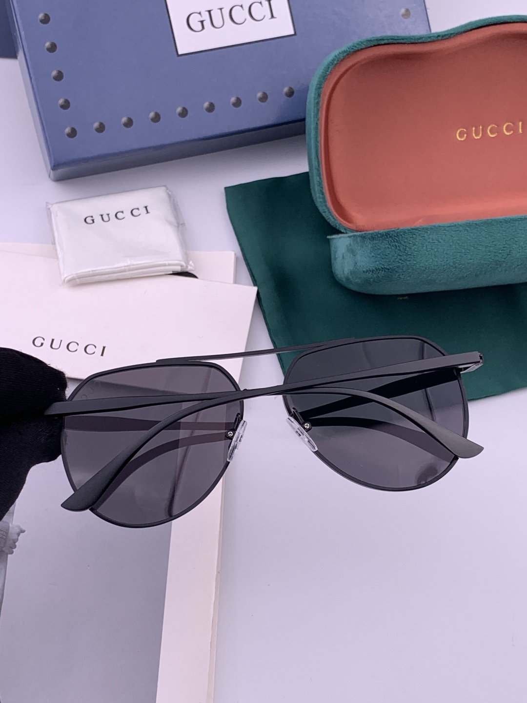 Gucci 。 高品质男女款墨镜 👍 进口宝丽来偏光镜片 。蛤蟆镜 开车钓鱼都可 。百搭显瘦墨镜韩版男士