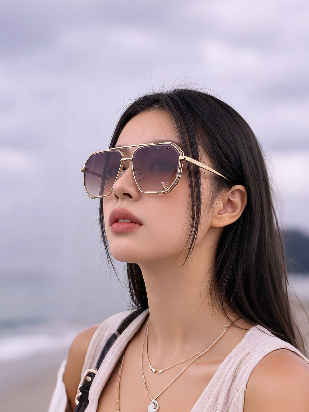 LV。高品质男女款”太阳镜。 开车钓鱼都可。百搭显瘦墨镜韩版男士飞行员大框司机开车防紫外线太阳镜，型号：