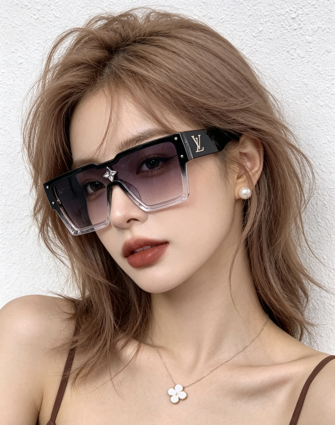 LV 新款女士方框太阳眼镜 开车墨镜 新款太阳镜 时尚大方 舒适轻盈 精致奢华 超轻 型号：L7600