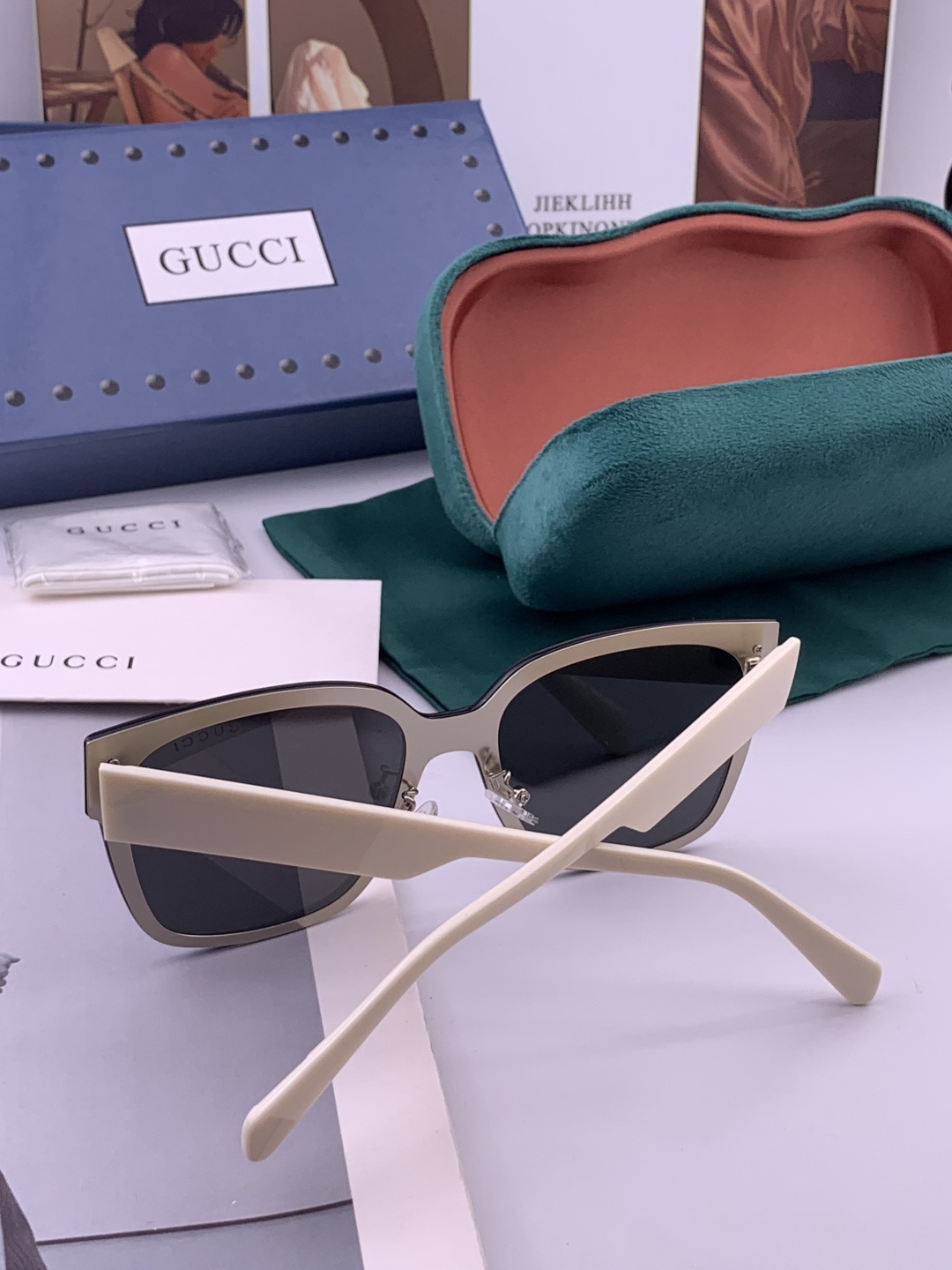 GUCCI 新款连体尼龙偏光太眼镜，情侣款时尚方框太阳镜佩戴舒适网红潮流款墨镜，大气女人范儿，大脸小脸都