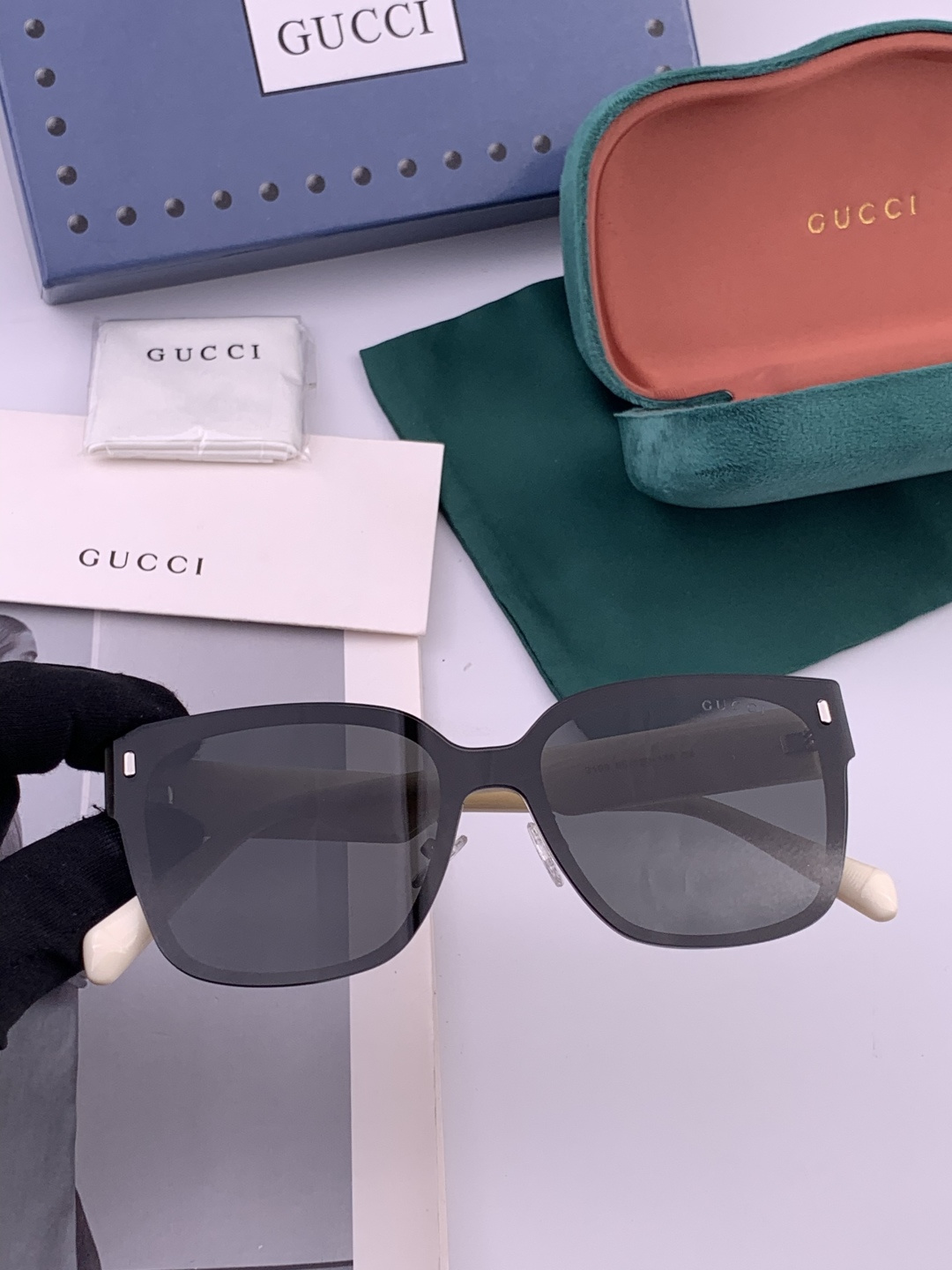 GUCCI 新款连体尼龙偏光太眼镜，情侣款时尚方框太阳镜佩戴舒适网红潮流款墨镜，大气女人范儿，大脸小脸都
