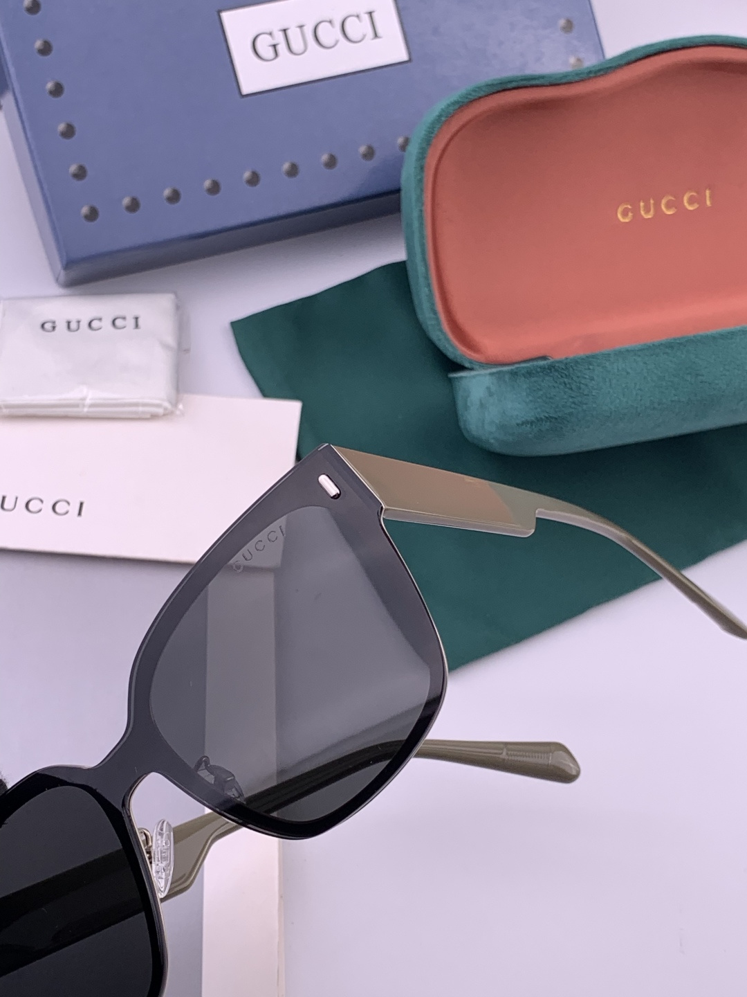 GUCCI 新款连体尼龙偏光太眼镜，情侣款时尚方框太阳镜佩戴舒适网红潮流款墨镜，大气女人范儿，大脸小脸都