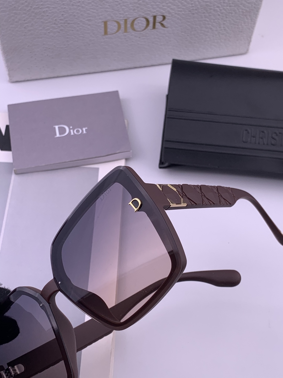 🔺 【DIOR-迪奥】开春新款 潮流爆款 时尚方框偏光太阳镜 高品质 佩戴舒适 网红潮款墨镜 女士高清加
