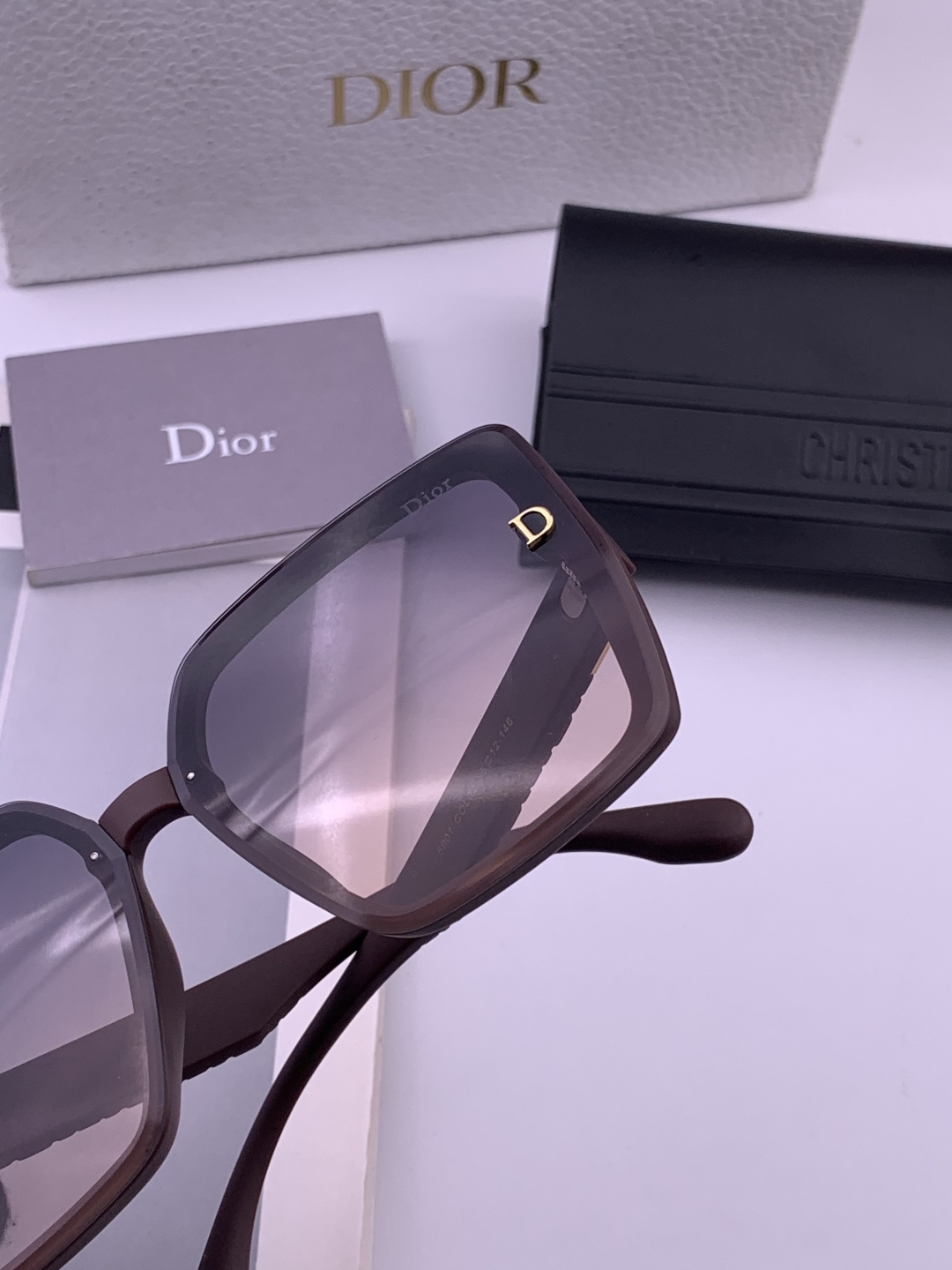 🔺 【DIOR-迪奥】开春新款 潮流爆款 时尚方框偏光太阳镜 高品质 佩戴舒适 网红潮款墨镜 女士高清加