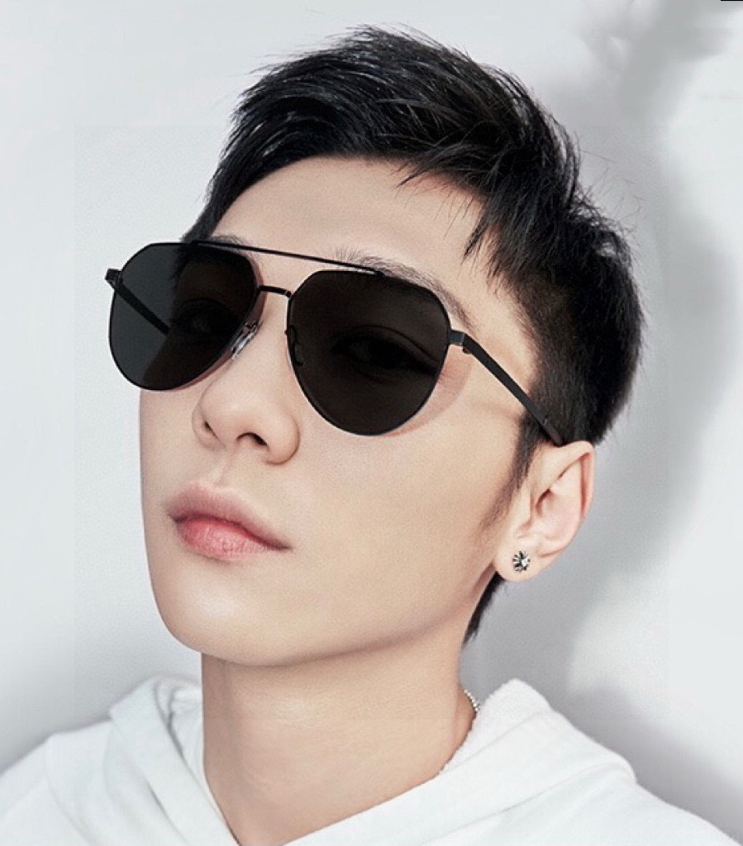 GUCCI 官网同步。 高品质男女款墨镜 👍 进口宝丽来偏光镜片 。蛤蟆镜 开车钓鱼都可 。型号：G72