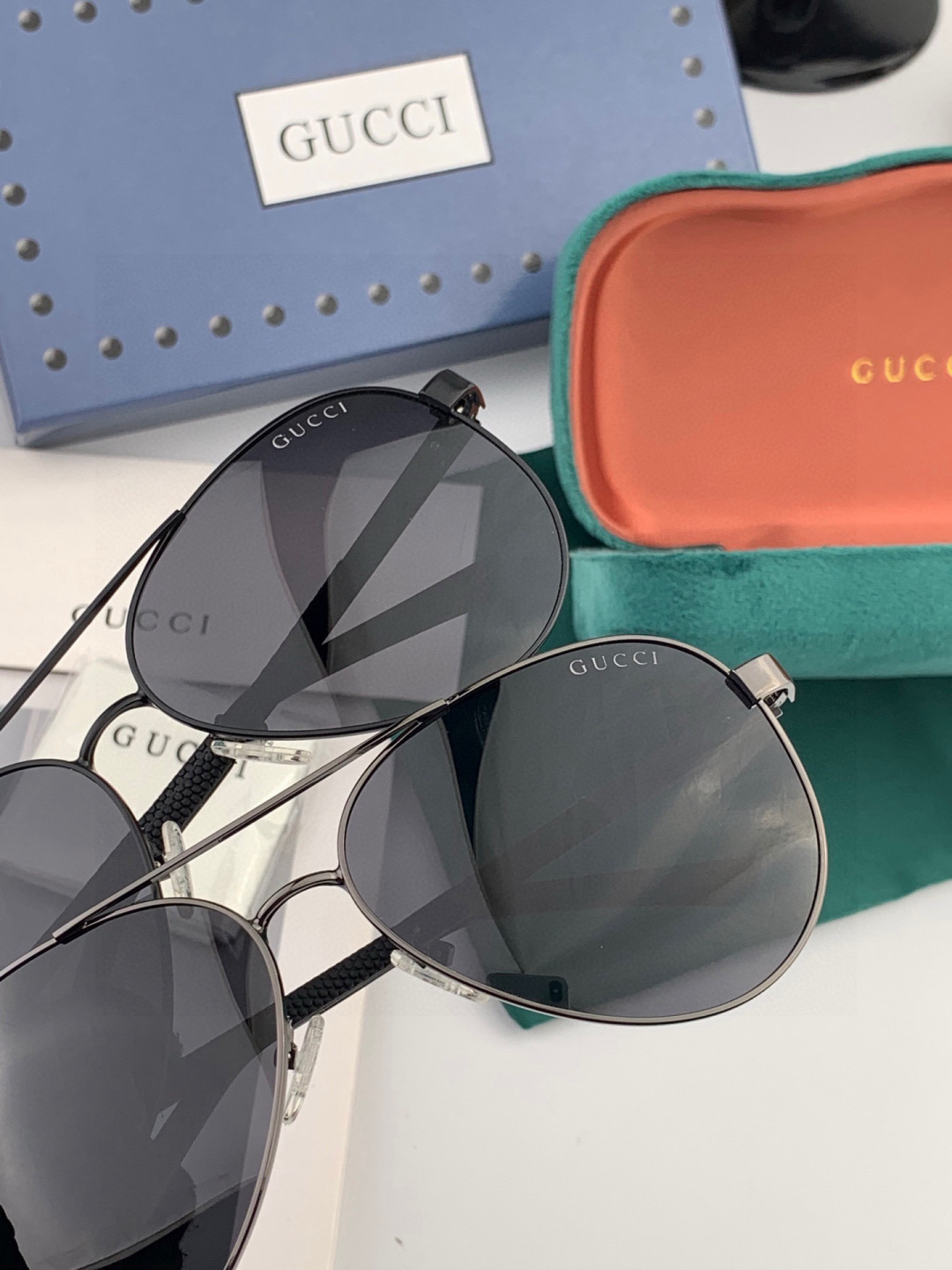 GUCCI 官网同步。 高品质男女款墨镜 👍 进口宝丽来偏光镜片 。蛤蟆镜 开车钓鱼都可 。型号：G72