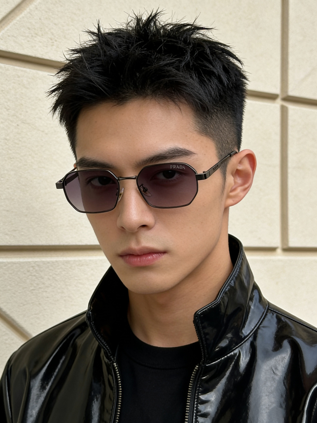NO:770307,65 Prada small-frame metal sunglasses. The sunglasses have a classic square frame design. They don’t care about your face shape. They look very elegant whether paired with a coat or a dress. Prevent ultraviolet rays. Model No. 7911 Glasses, sunglasses, sunglasses, glasses, prada, skirts1986090965 普拉达 小框金属太阳镜墨镜经典的方框设计,不挑脸型,无论搭配大衣还是连衣裙都非常显气质 预防紫外线 型号型号7911眼镜墨镜太阳镜,眼镜,prada,skirts,glasses