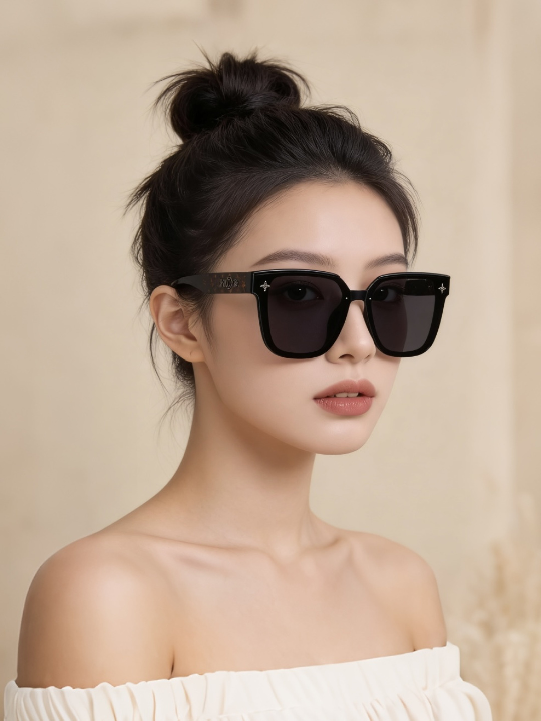 LV 新款女士方框太阳眼镜 开车墨镜 新款太阳镜 时尚大方 舒适轻盈 精致奢华 超轻 型号：L1132