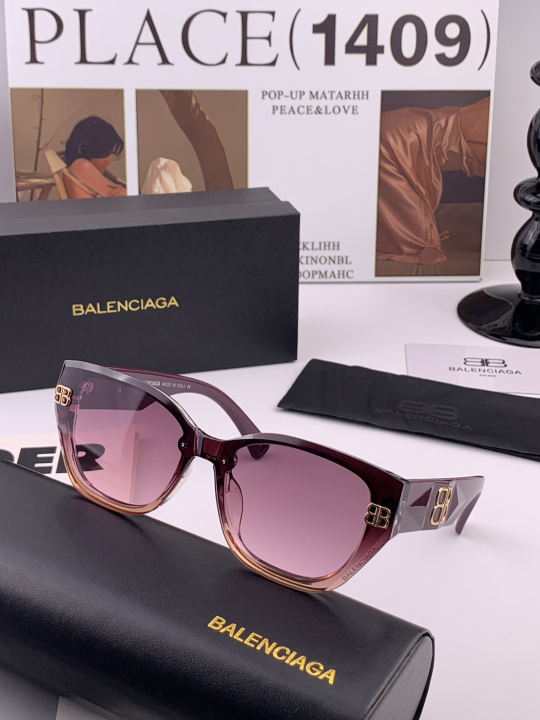 小红书超火。的一款墨镜BALENCIAGA巴黎世家 春夏新款太阳镜 镜腿金属双B字母logo设计让人一眼