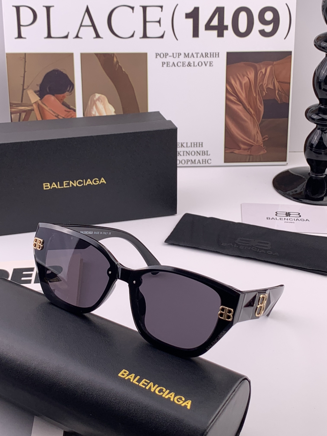 小红书超火。的一款墨镜BALENCIAGA巴黎世家 春夏新款太阳镜 镜腿金属双B字母logo设计让人一眼
