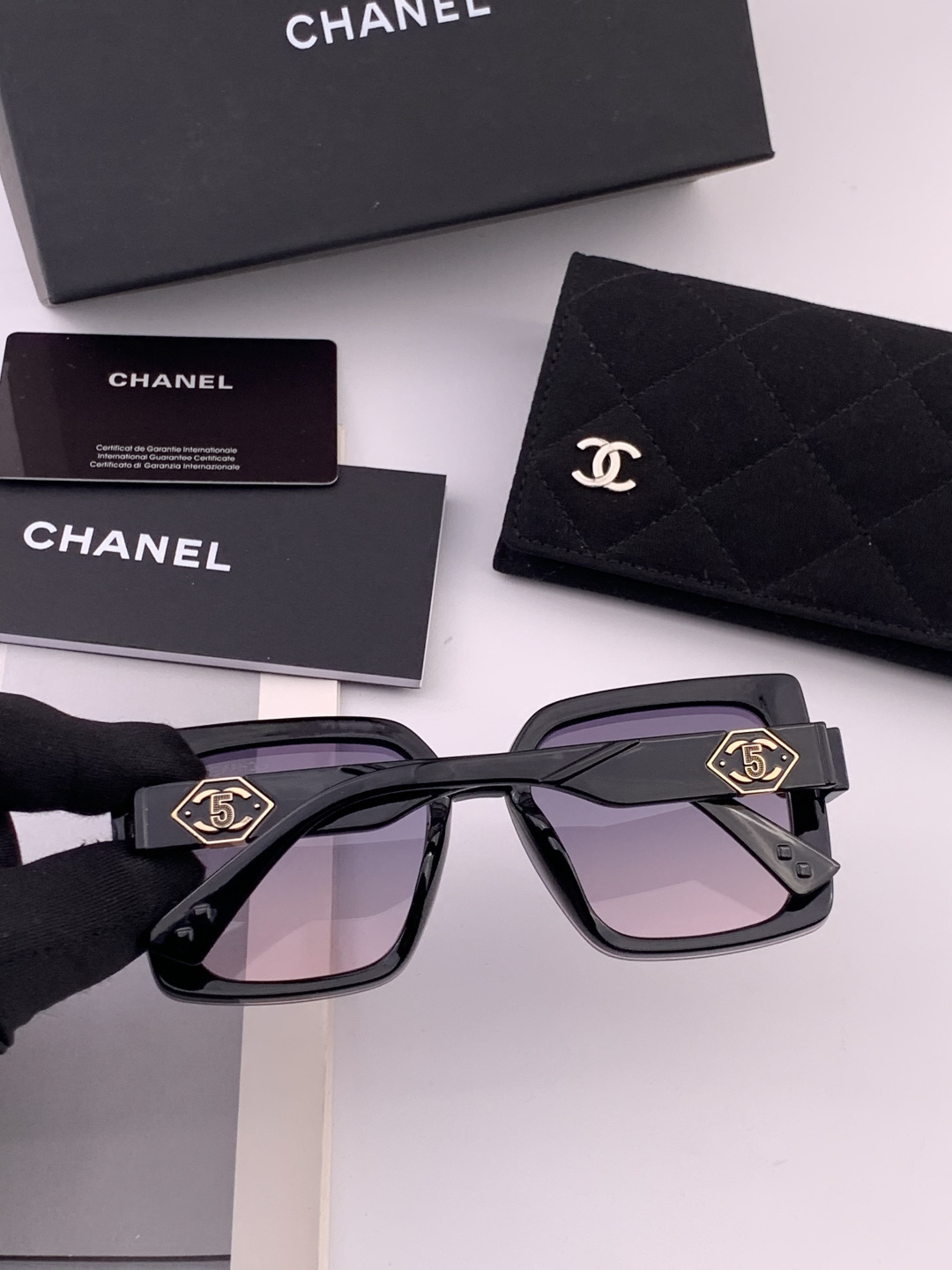 🔺CHANEL🔻官方早春新款，众多明星同款[色]香奈儿‼️‼️新款大框墨镜 ，🌈🌈宝丽来超清太阳镜🔝🔝型