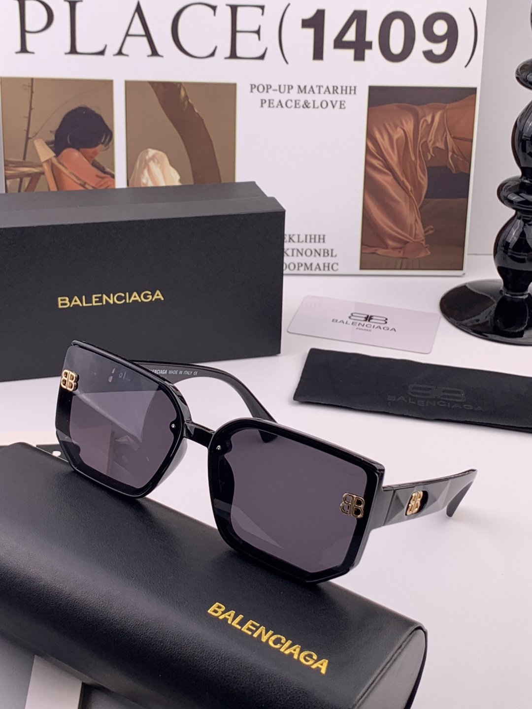 小红书超火。的一款墨镜BALENCIAGA巴黎世家 春夏新款太阳镜 镜腿金属双B字母logo设计让人一眼