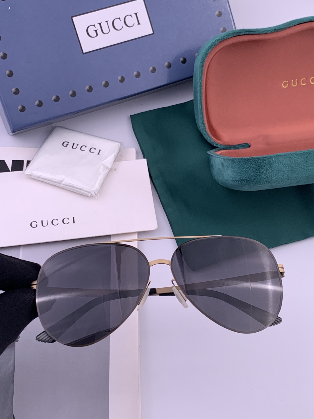 Gucci 春夏新款超轻无螺丝压不坏系列情侣款太阳镜高清尼龙镜片🦅完美品质，适合各种脸型，经典太阳镜亮相