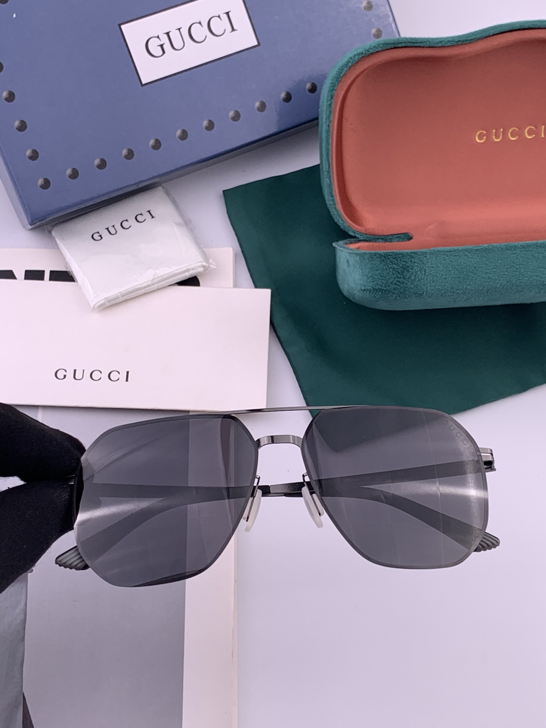 Gucci 春夏新款超轻无螺丝压不坏系列情侣款太阳镜高清尼龙镜片🦅完美品质，适合各种脸型，经典太阳镜亮相
