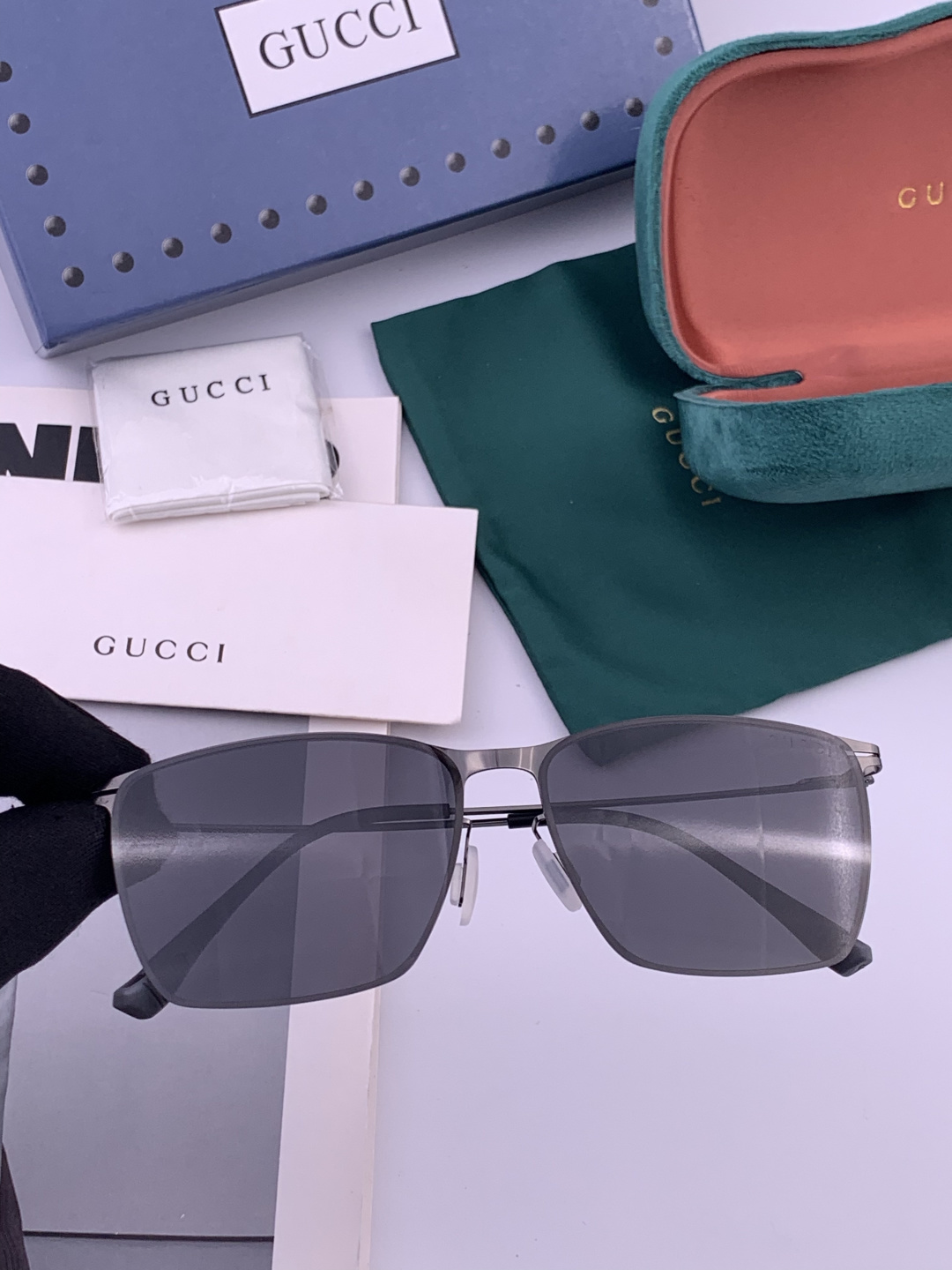Gucci 春夏新款超轻无螺丝压不坏系列情侣款太阳镜高清尼龙镜片🦅完美品质，适合各种脸型，经典太阳镜亮相