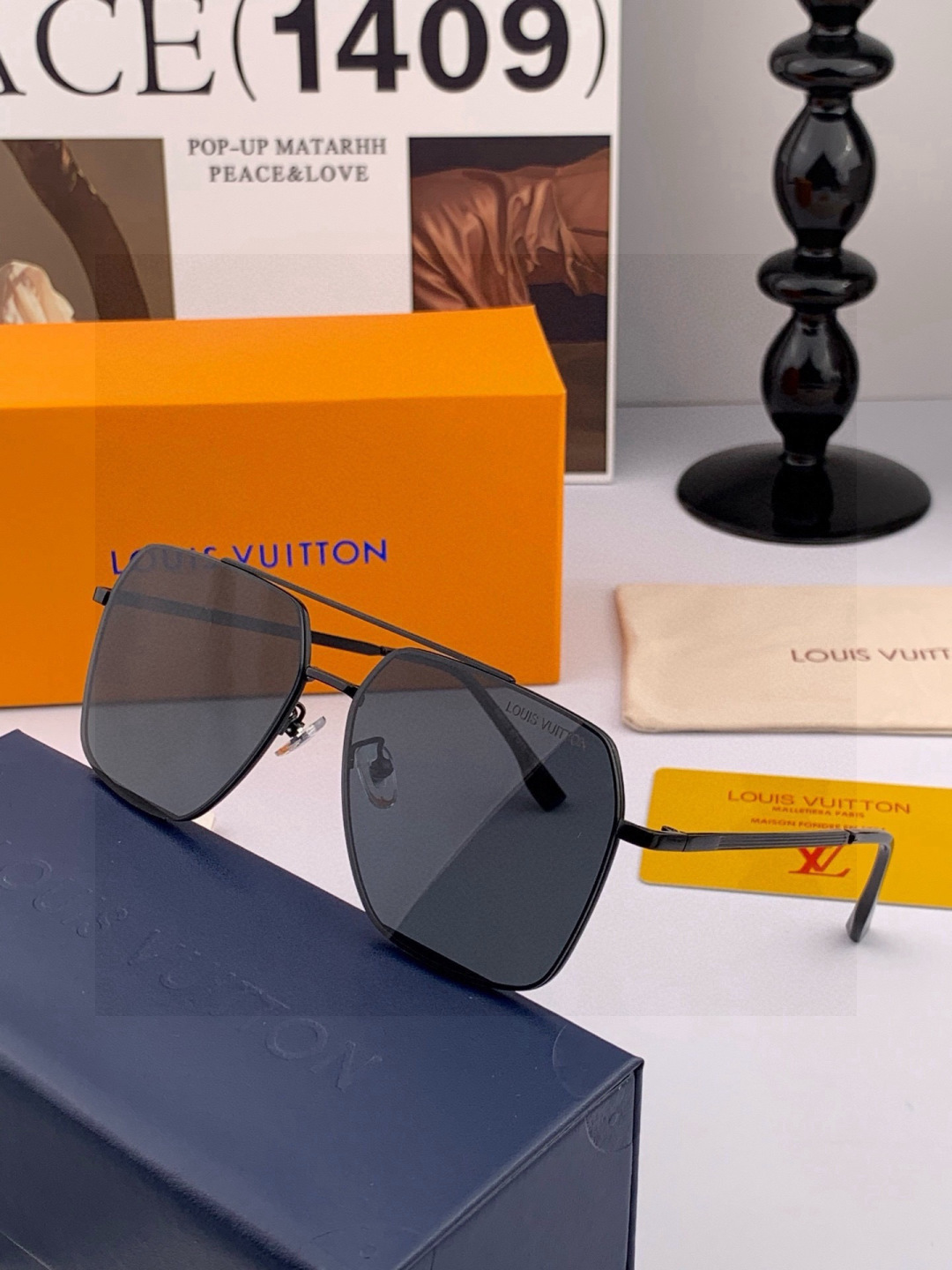 ♦️LV 新款男女情侣款太阳镜多边形墨镜iP电镀永不褪色 超轻超有弹性整幅眼镜无螺丝重要的是压不坏 高清