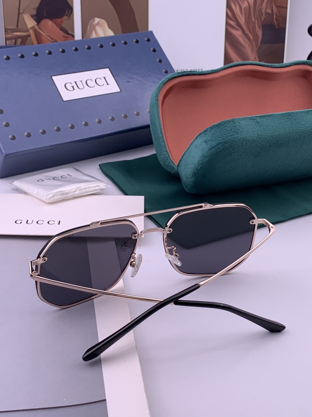 GUCCI 官网同步。 高品质男女款墨镜 👍 进口宝丽来偏光镜片 。蛤蟆镜 开车钓鱼都可 。型号：G03