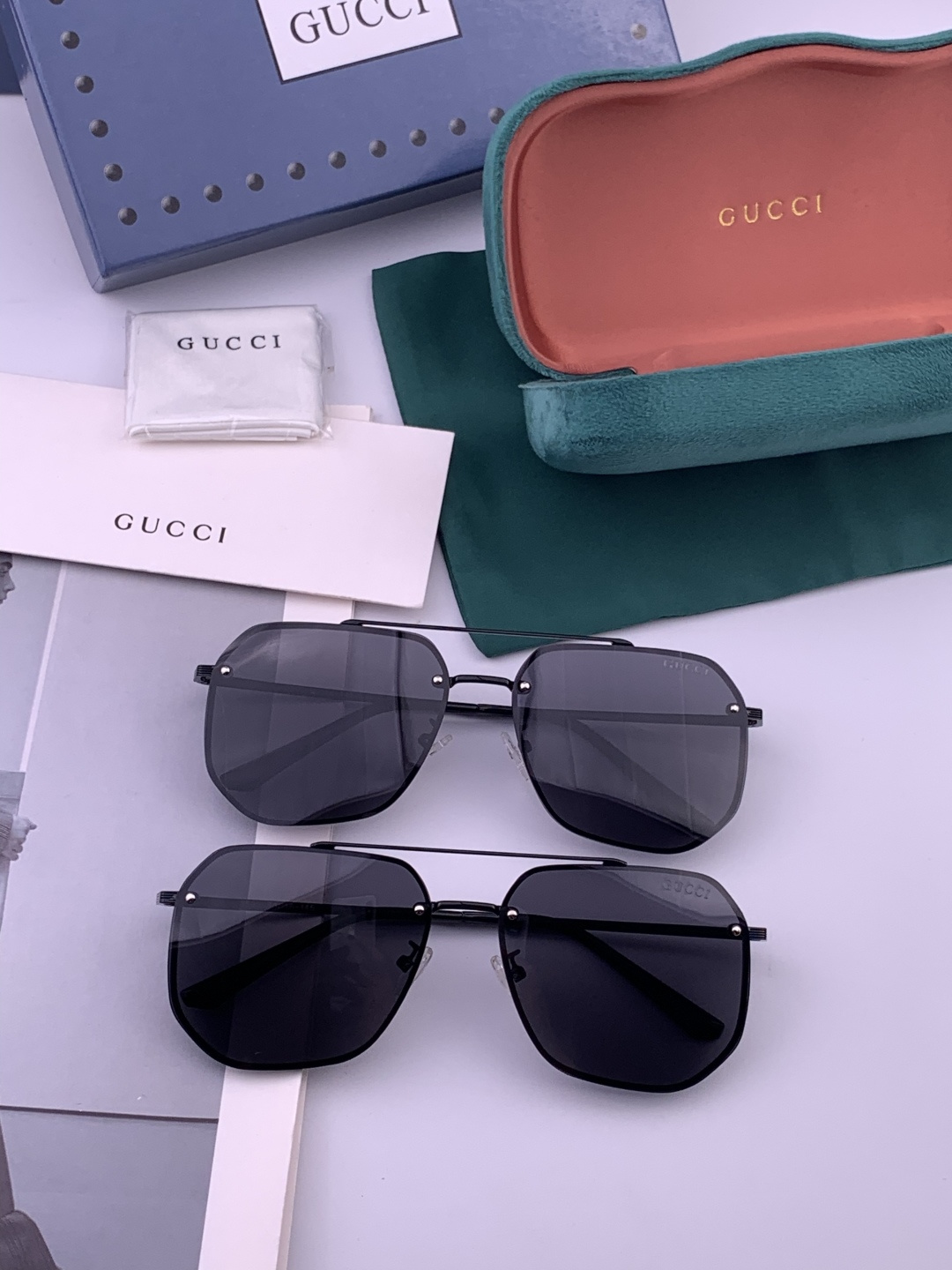 GUCCI 官网同步。 高品质男女款墨镜 👍 进口宝丽来偏光镜片 。蛤蟆镜 开车钓鱼都可 。型号：G03