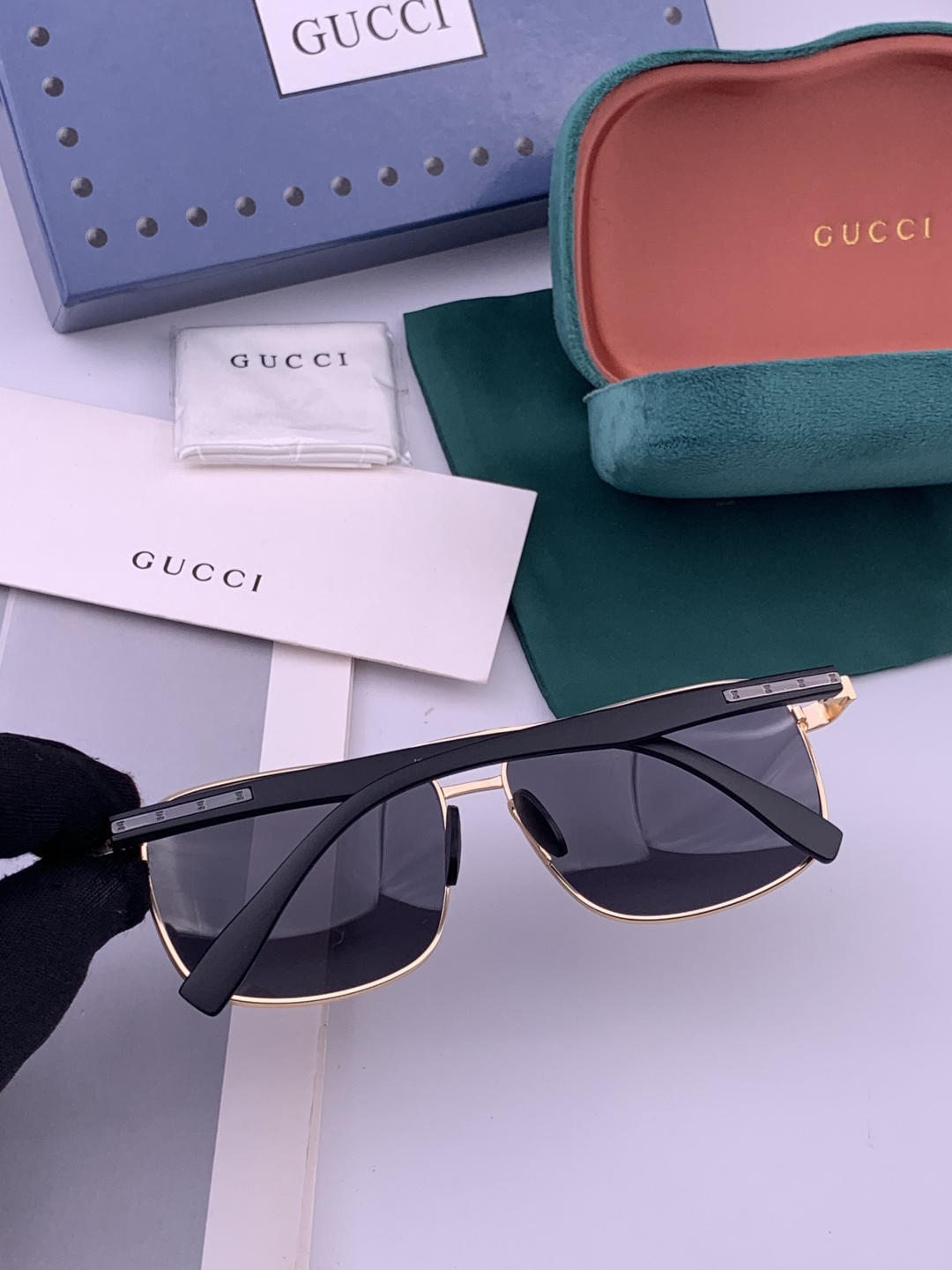 GUCCI。 高品质男女款墨镜 👍 进口宝丽来偏光镜片 。 开车钓鱼都可 。百搭显瘦墨镜韩版男士飞行员大