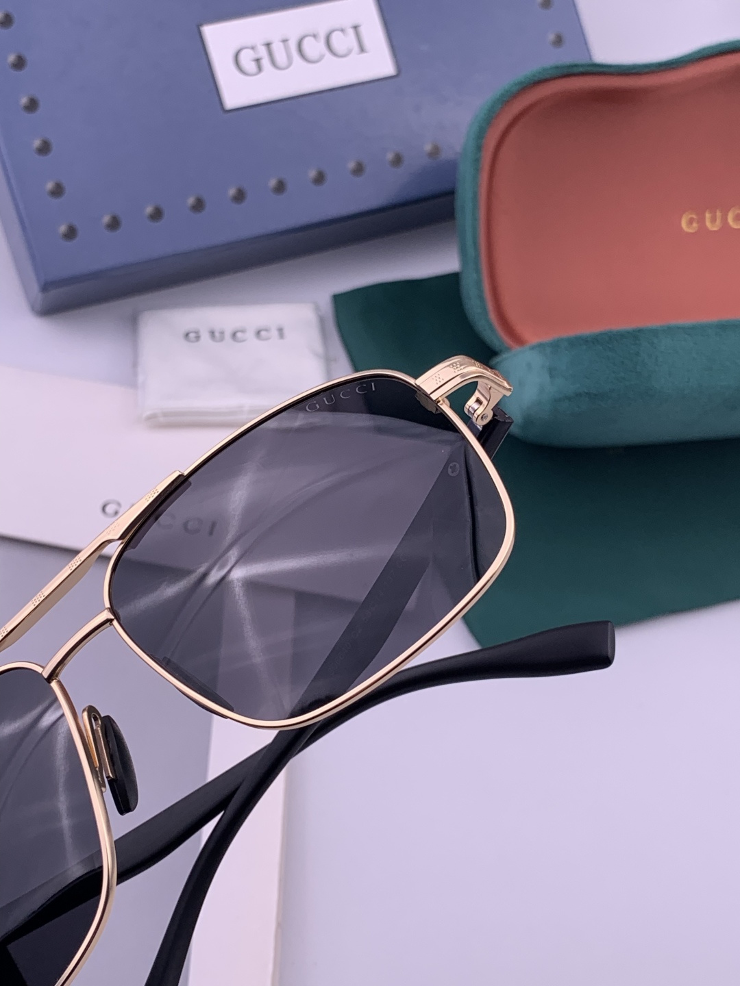 GUCCI。 高品质男女款墨镜 👍 进口宝丽来偏光镜片 。 开车钓鱼都可 。百搭显瘦墨镜韩版男士飞行员大