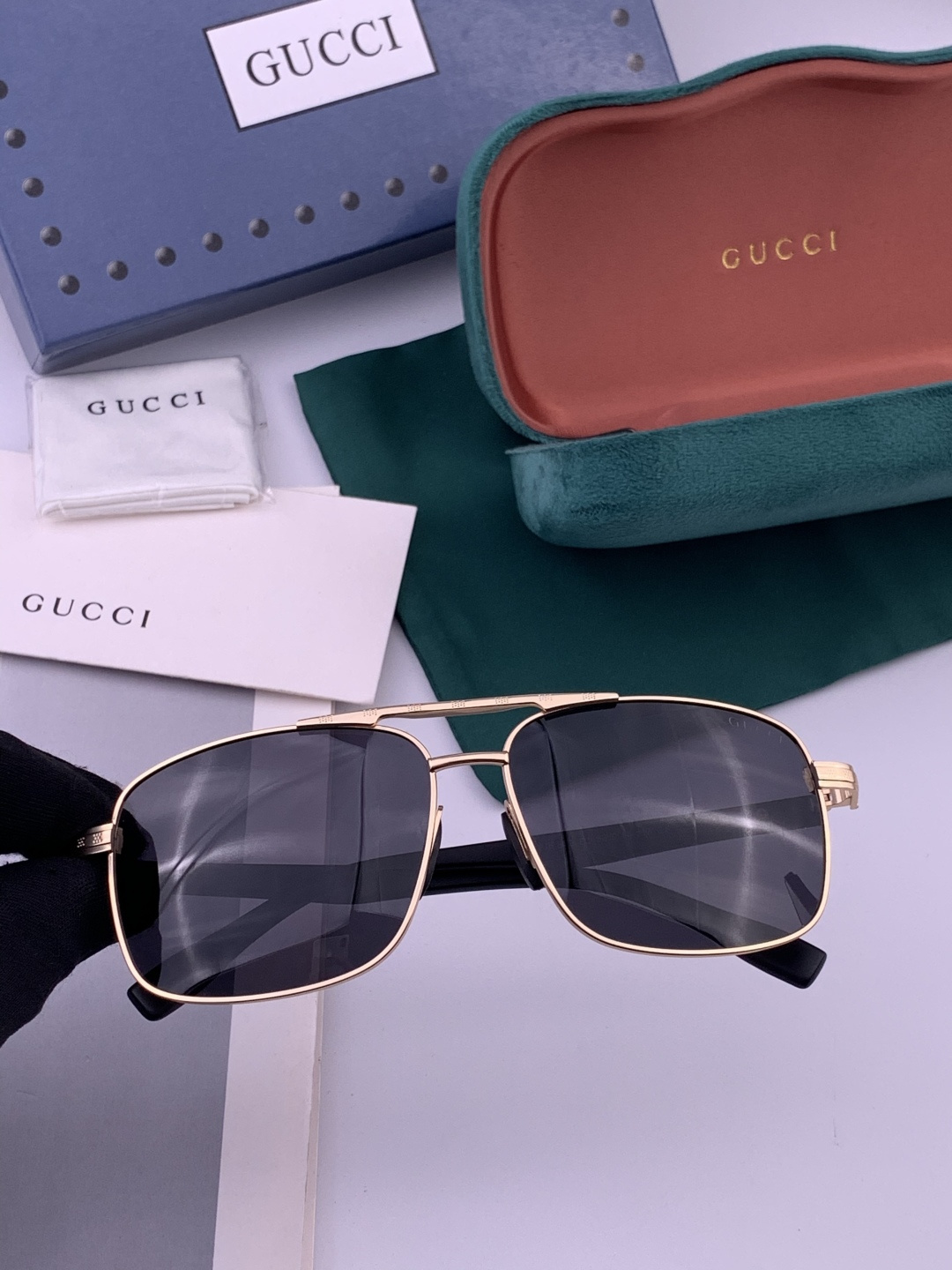 GUCCI。 高品质男女款墨镜 👍 进口宝丽来偏光镜片 。 开车钓鱼都可 。百搭显瘦墨镜韩版男士飞行员大