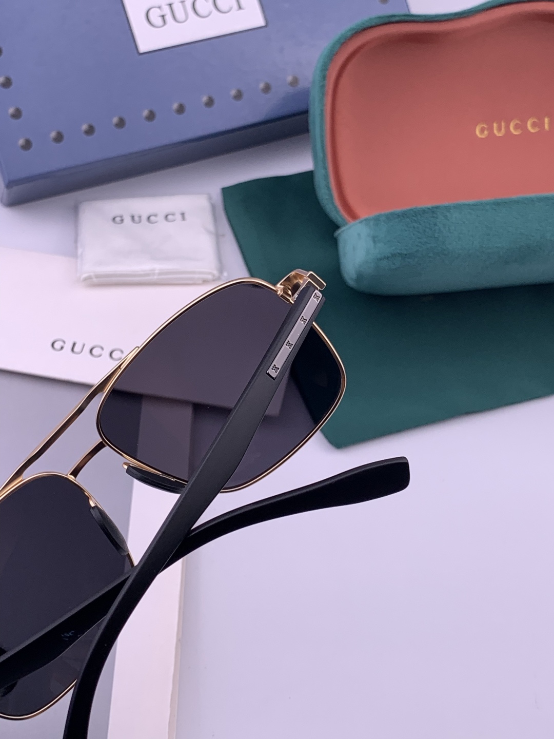 GUCCI。 高品质男女款墨镜 👍 进口宝丽来偏光镜片 。 开车钓鱼都可 。百搭显瘦墨镜韩版男士飞行员大