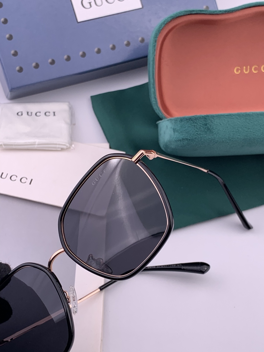 GUCCI 开春新款太阳镜 各路网红纷纷带起气场满分‼️ 俏皮甜美.上脸效果更佳.金属质感超好 型号：G