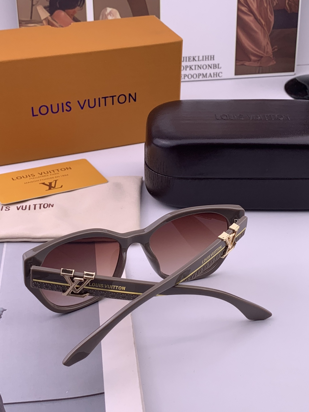 LV 开春新款 潮流爆款 时尚方框太阳镜 高品质 佩戴舒适 网红潮款墨镜 型号L4550