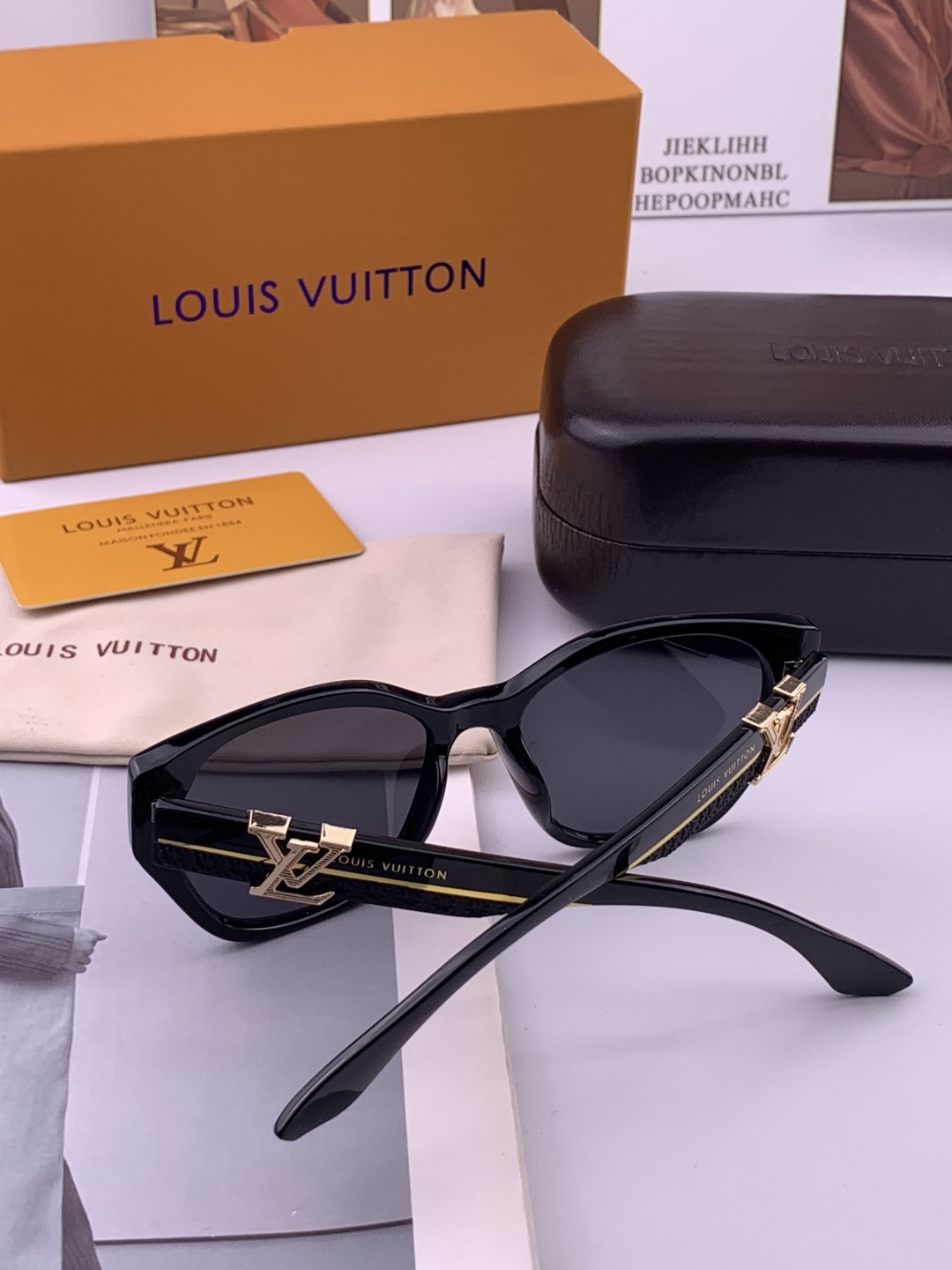 LV 开春新款 潮流爆款 时尚方框太阳镜 高品质 佩戴舒适 网红潮款墨镜 型号L4550