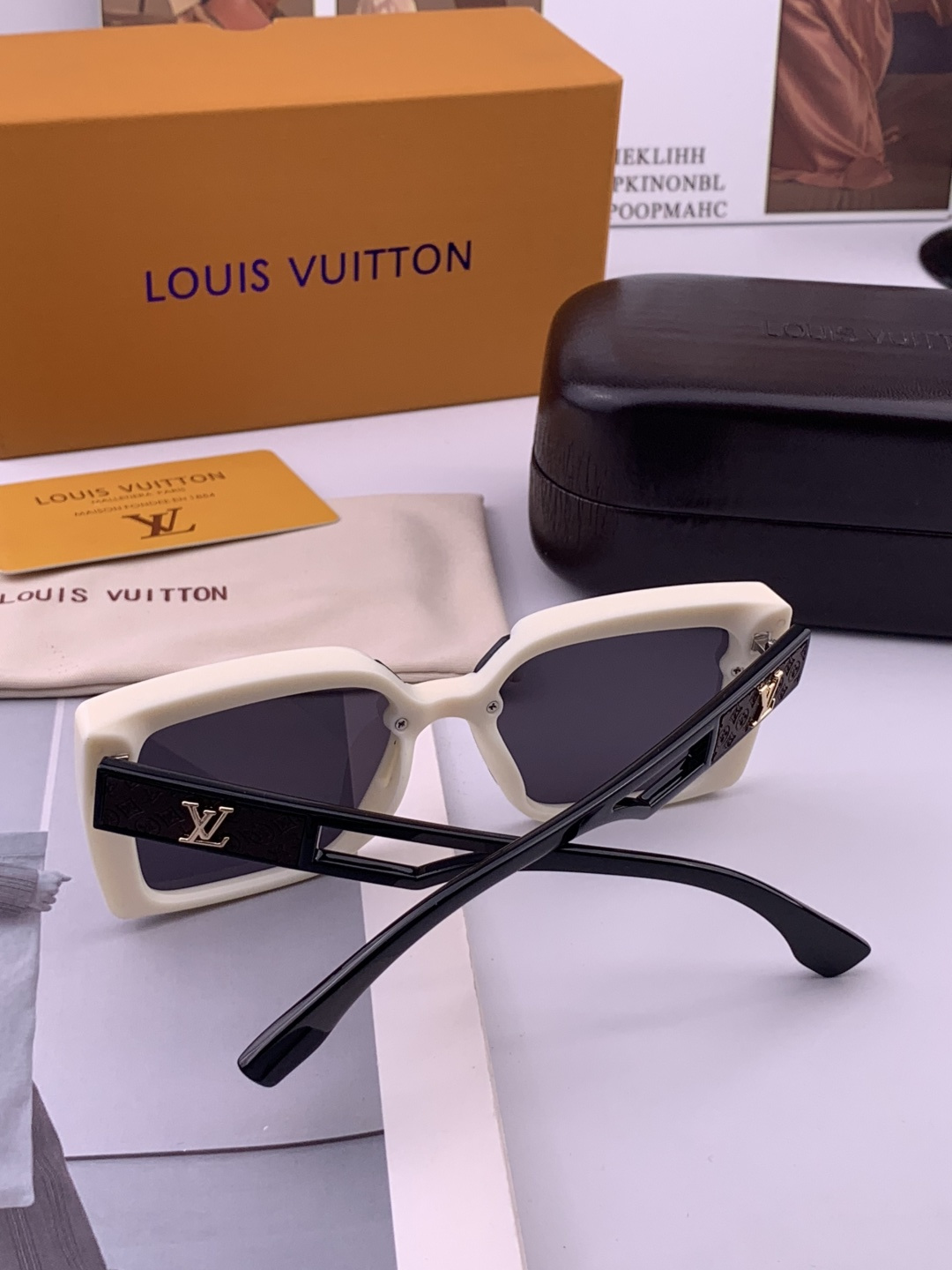 LV 开春新款 潮流爆款 时尚方框太阳镜 高品质 佩戴舒适 网红潮款墨镜 型号L4310