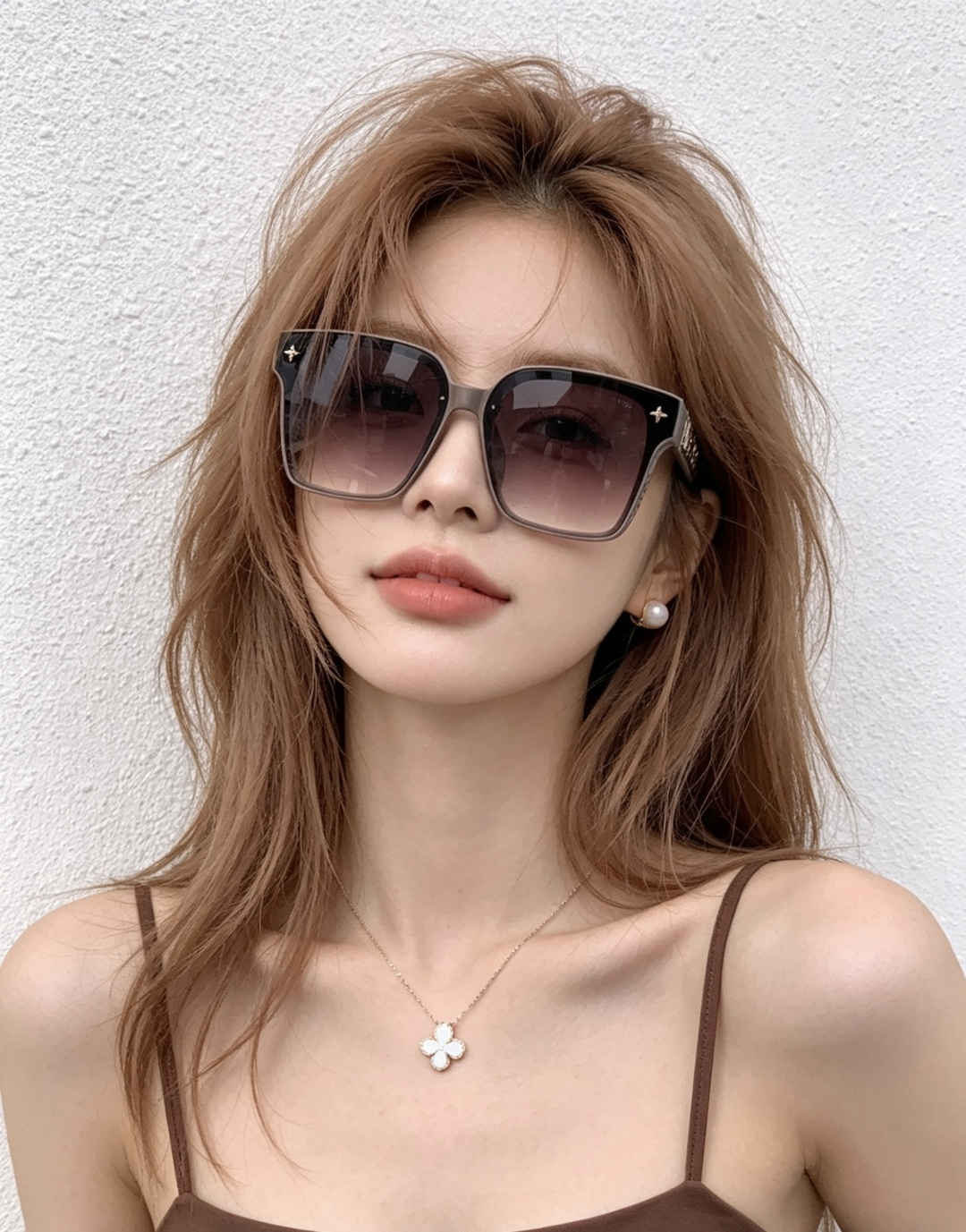 LV 新款女士方框太阳眼镜 开车墨镜 新款太阳镜 时尚大方 舒适轻盈 精致奢华 超轻 型号：L2132