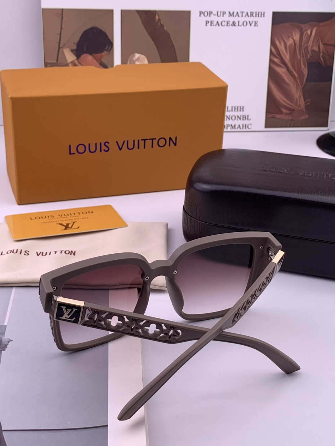 LV 新款女士方框太阳眼镜 开车墨镜 新款太阳镜 时尚大方 舒适轻盈 精致奢华 超轻 型号：L2132