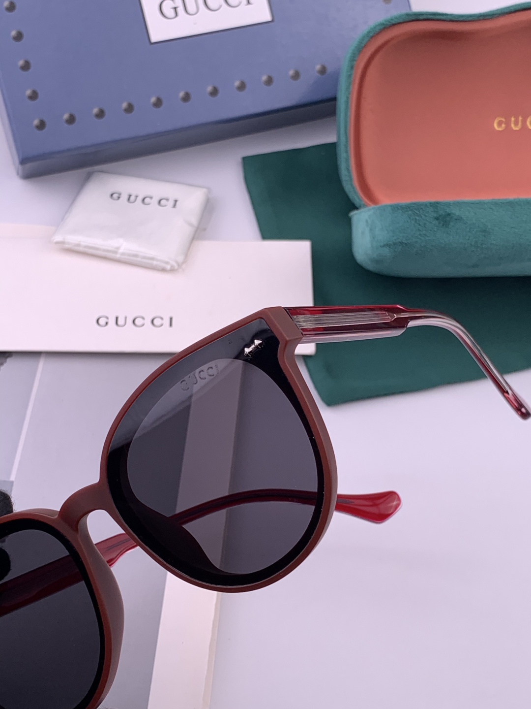 GUCCI 新款尼龙偏光太眼镜，情侣款时尚方框太阳镜佩戴舒适网红潮流款墨镜，大气女人范儿，大脸小脸都好看