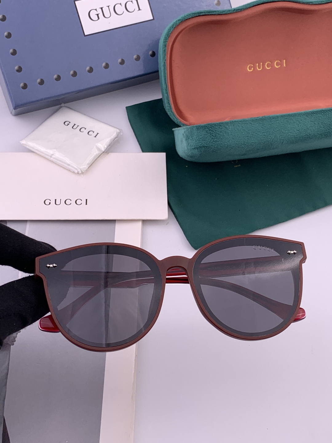 GUCCI 新款尼龙偏光太眼镜，情侣款时尚方框太阳镜佩戴舒适网红潮流款墨镜，大气女人范儿，大脸小脸都好看
