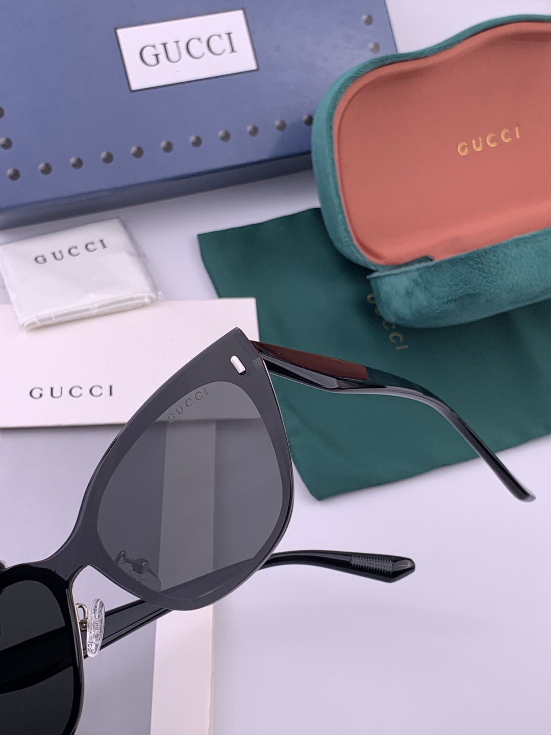 GUCCI 新款连体尼龙偏光太眼镜，情侣款时尚方框太阳镜佩戴舒适网红潮流款墨镜，大气女人范儿，大脸小脸都