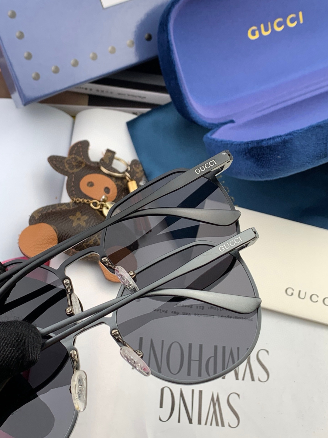 GUCCI-新款情侣款偏光太阳镜、完美品质，独特设计 高品质 高档哑色男仕太阳镜铝镁材质的镜架超轻还防汗
