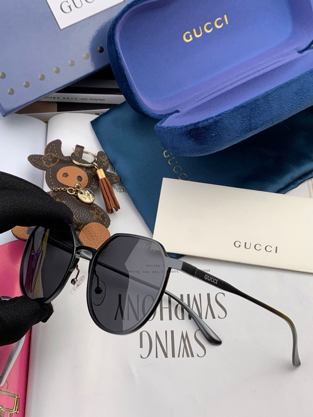 GUCCI-新款情侣款偏光太阳镜、完美品质，独特设计 高品质 高档哑色男仕太阳镜铝镁材质的镜架超轻还防汗